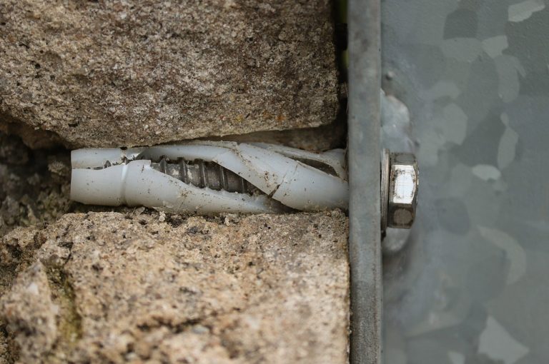 Dübel Hält Nicht In Der Wand Altbau Dübel hält nicht in der Wand – was tun? - HeimHausGarten